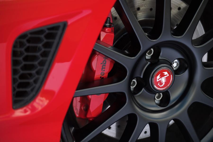 Колеса Abarth 595 Competizione (312) 2016 года  (UK) (фото 24 из 25)